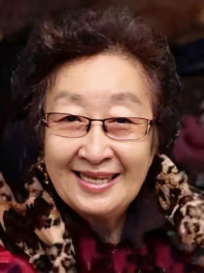 彭玉走了，最难受的不是她那些老搭档，也不是屏幕前看着长大的观众。而是殷桃。这