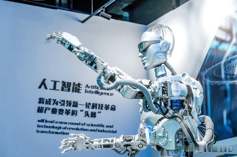 马斯克在人工智能等领域的想法太有颠覆性了。他预测2026年实现真正的通用人工智能