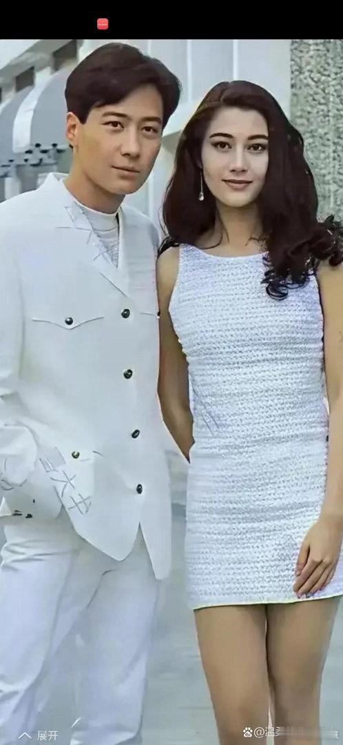 李嘉欣身旁的男士颜值出众，气质出众越看越眼熟，一时之间竟想不起名字。