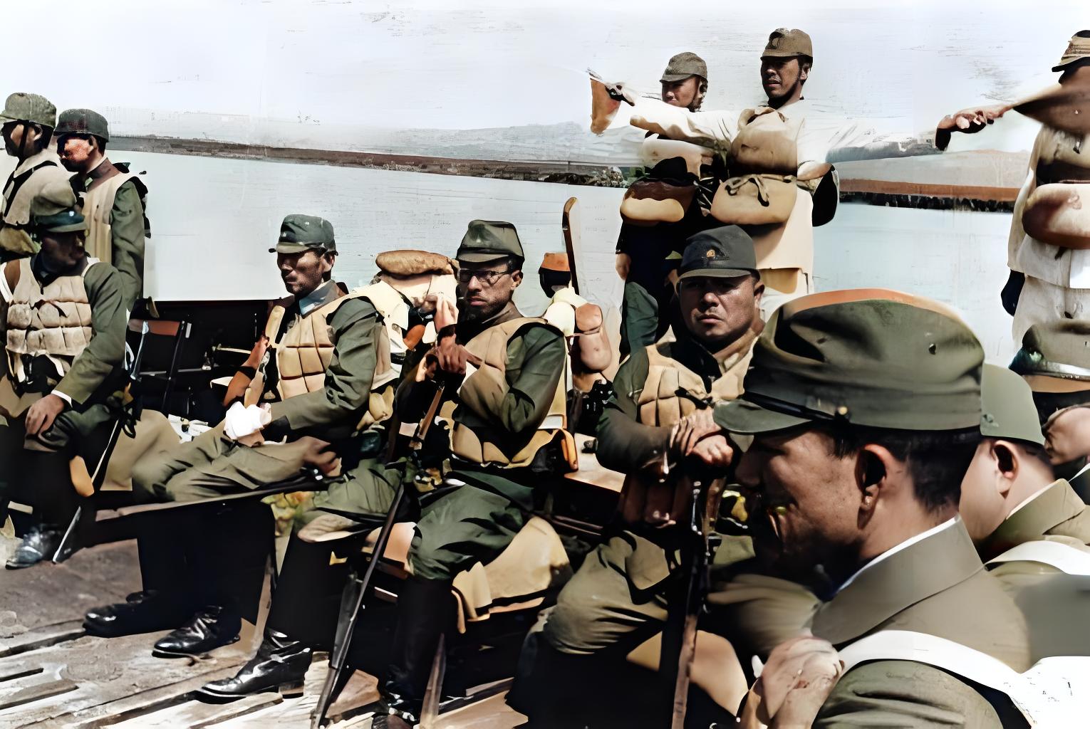 1943年8月底，日寇三笠宫崇仁亲王赴中国战场视察鬼子兵，正坐船横渡黄河。