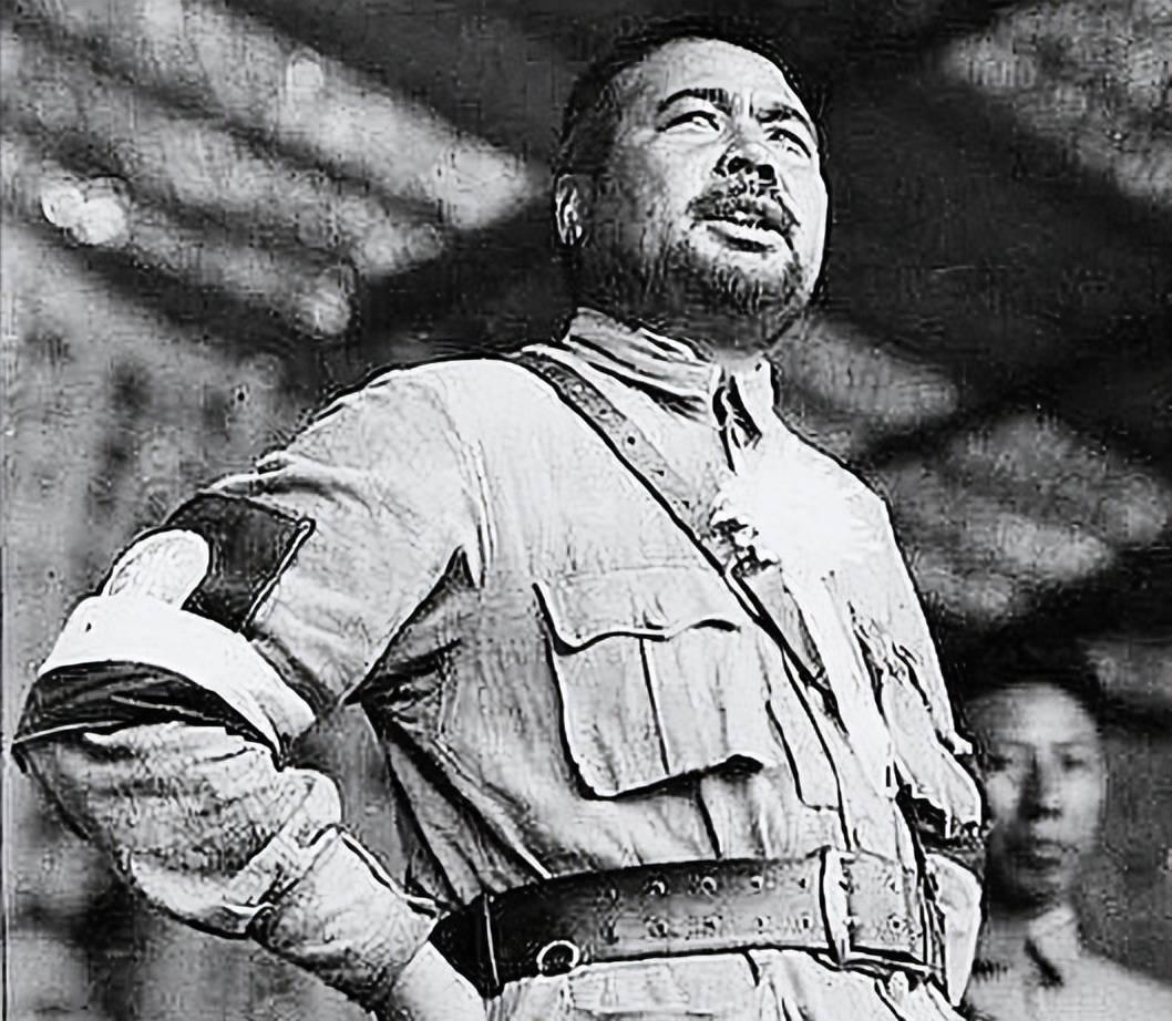 1948年，冯玉祥开始人生最后一次倒戈，坐船回国，船上失火，冯玉祥马上丢下老婆孩