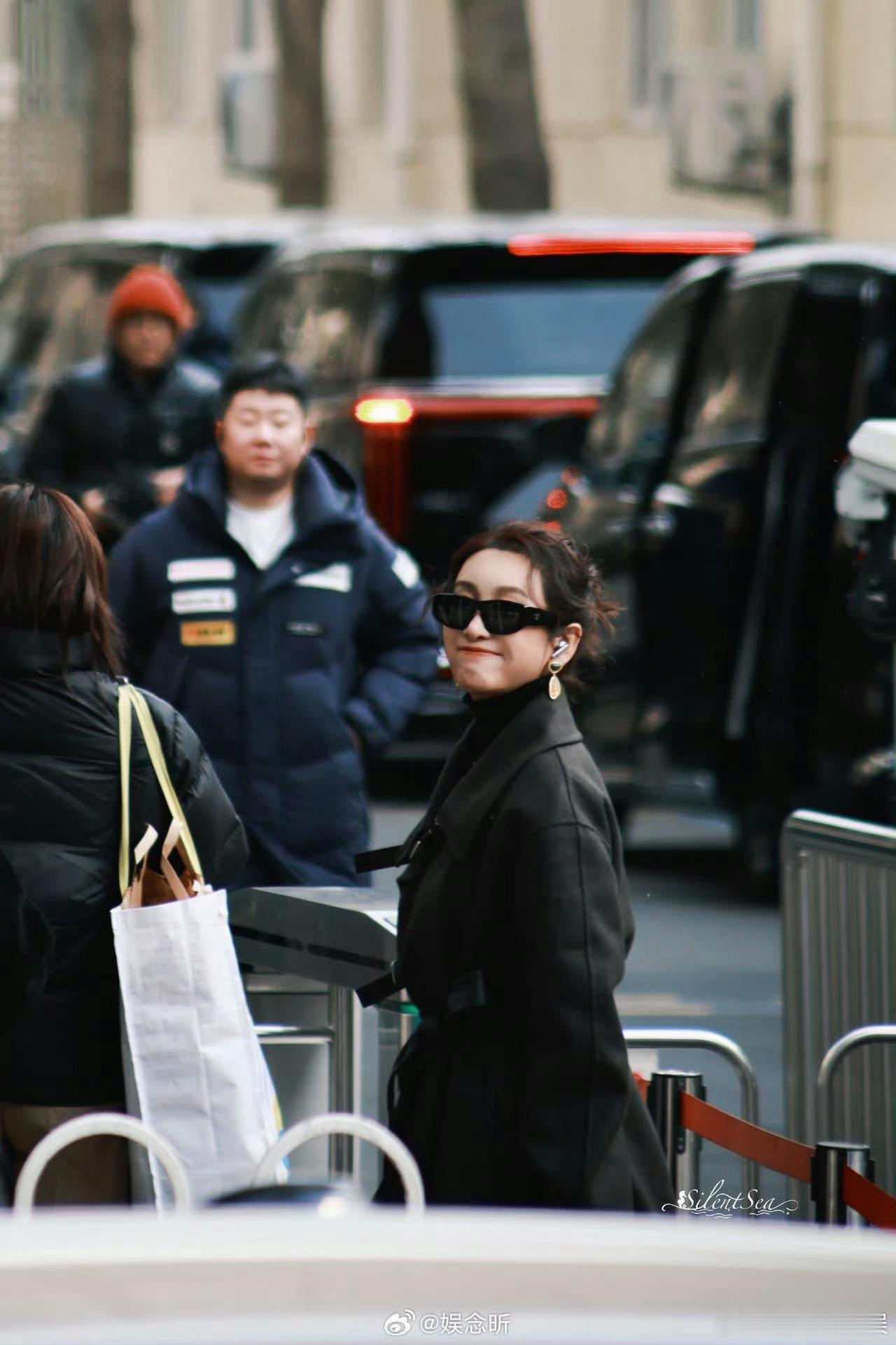 秦海璐央视春晚第二次联排秦海璐央视春晚联排路透，还有秦岚、王安宇、胡先煦，马年