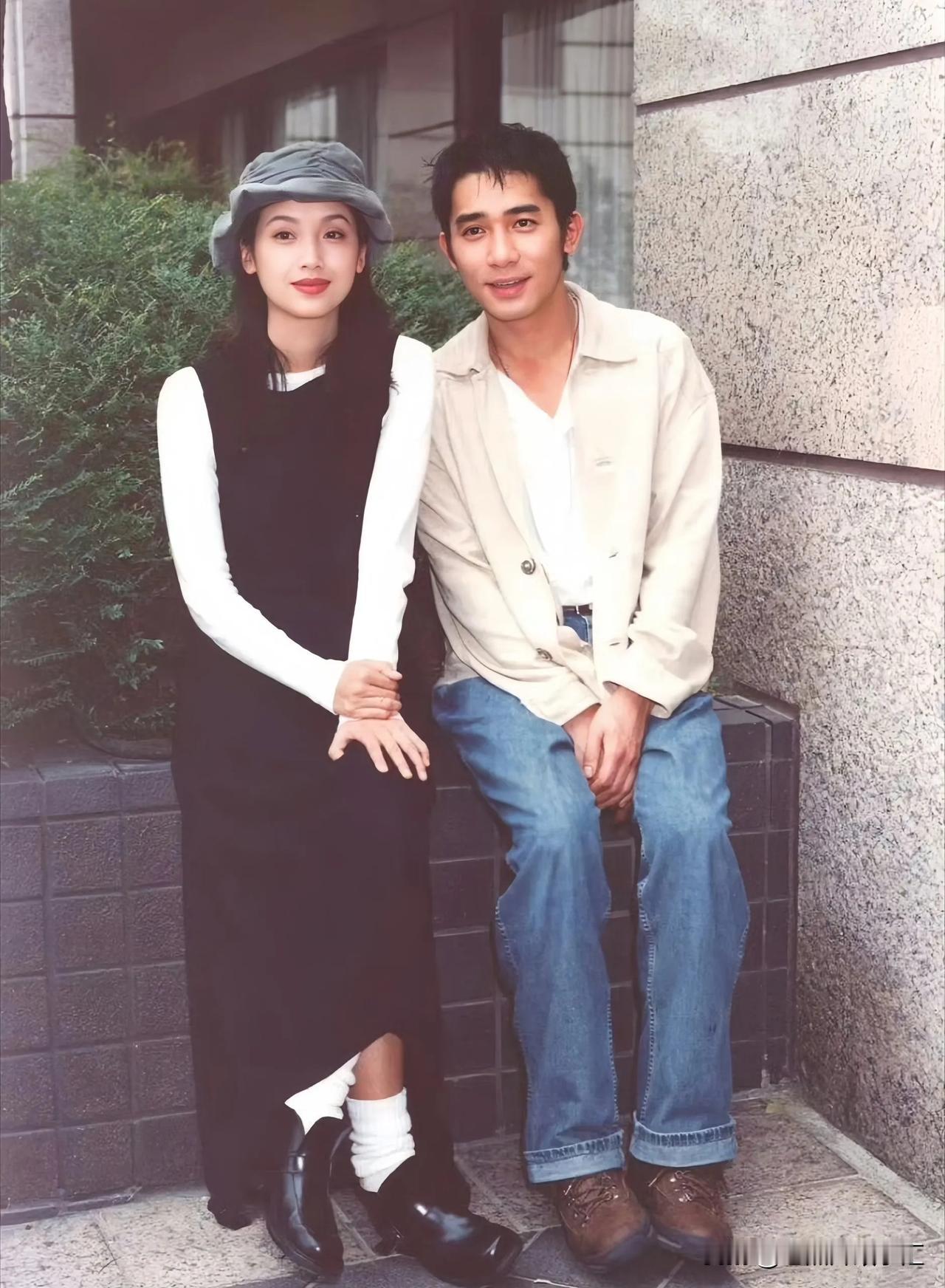 30年前梁朝伟和吴倩莲的合影