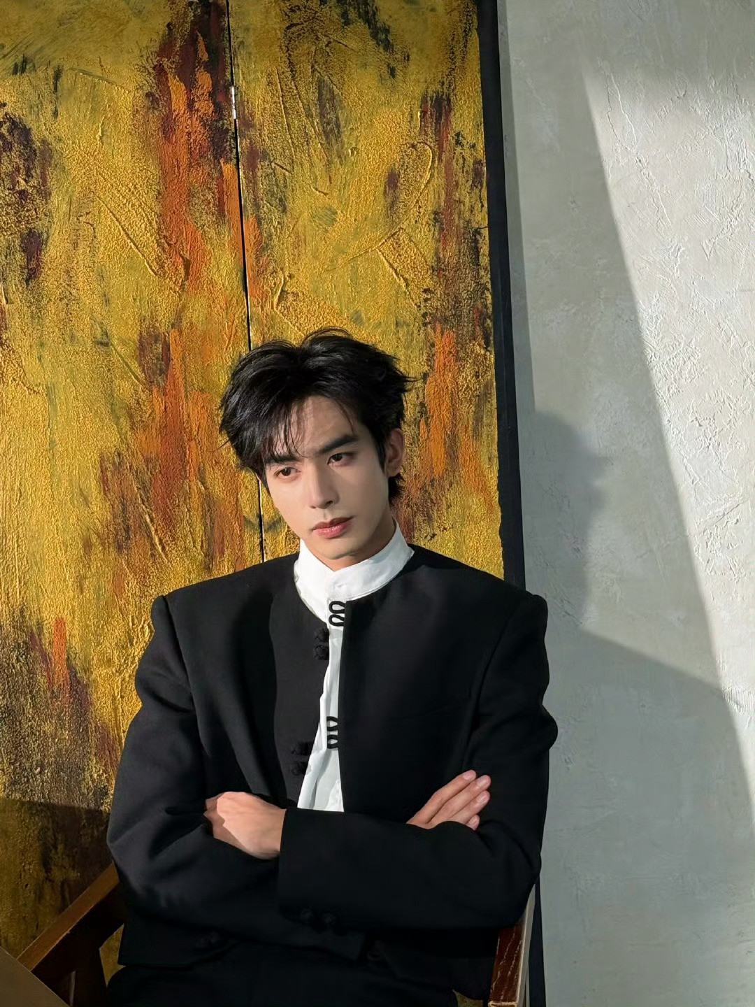 宋威龙这么貌美的脸就应该多拍照片！多营业再来一个手势舞我会笑的合不拢嘴的！！