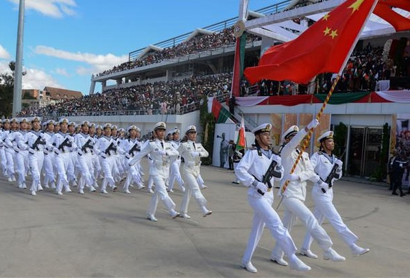 如果不请中国军人压阵，现在全世界的阅兵活动，都不好意思说自己在阅兵。看看6月14日特朗普安排的那场阅