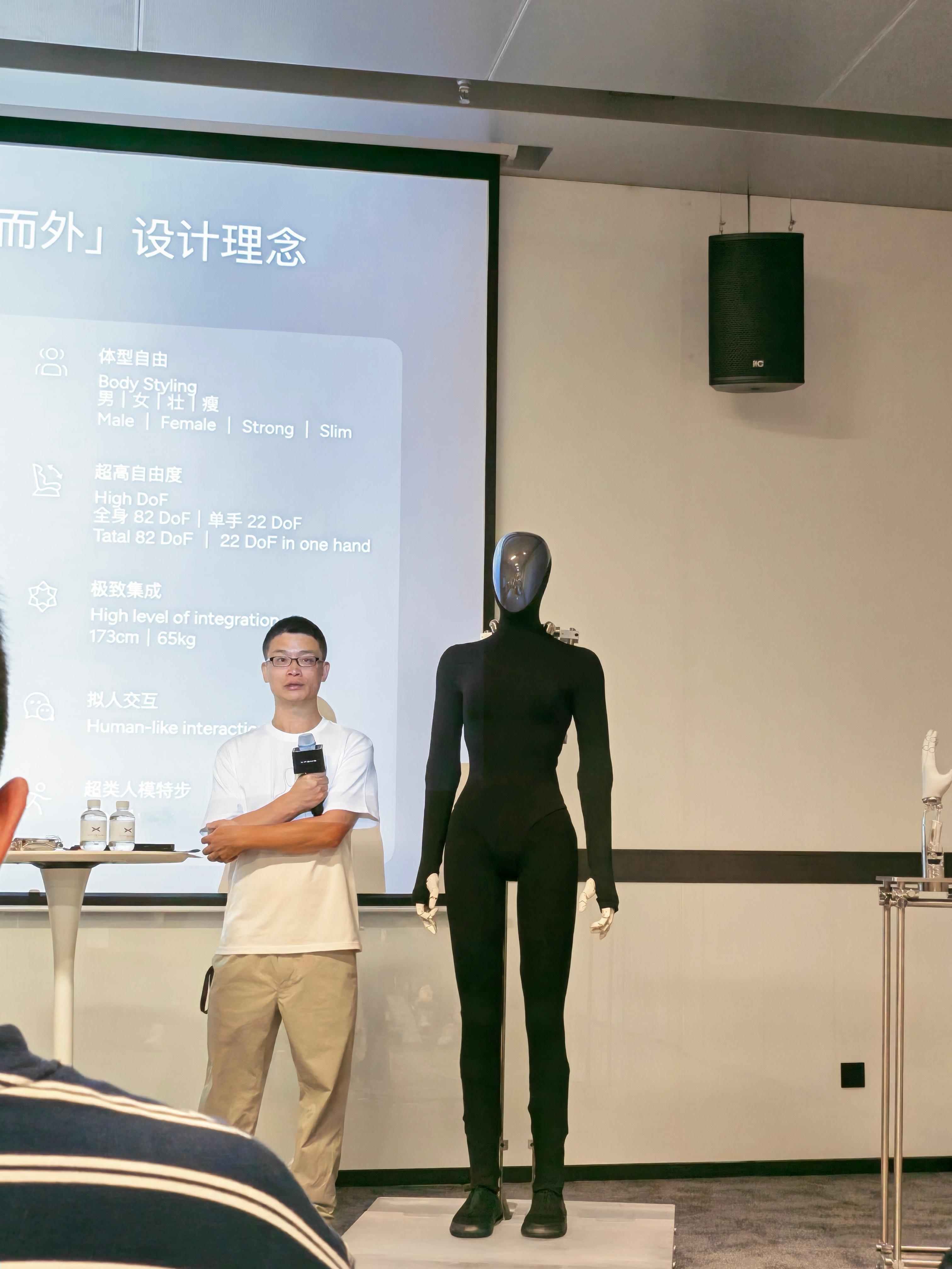 没有对比就没有伤害啊，还是来看看咱们国内机器人，都做出什么样了！小鹏研究出更加拟