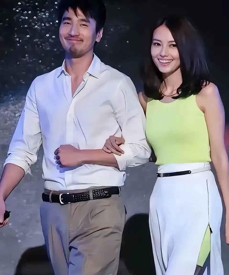 45岁的高圆圆——生活中和赵又廷在一起时漂亮？还是戏中与张鲁一在一起时漂亮？