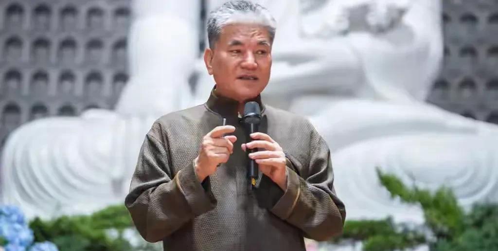 台湾省前内务部门负责人李鸿源昨天参加国民党立委洪孟楷举办的反罢免说明会时发出灵魂