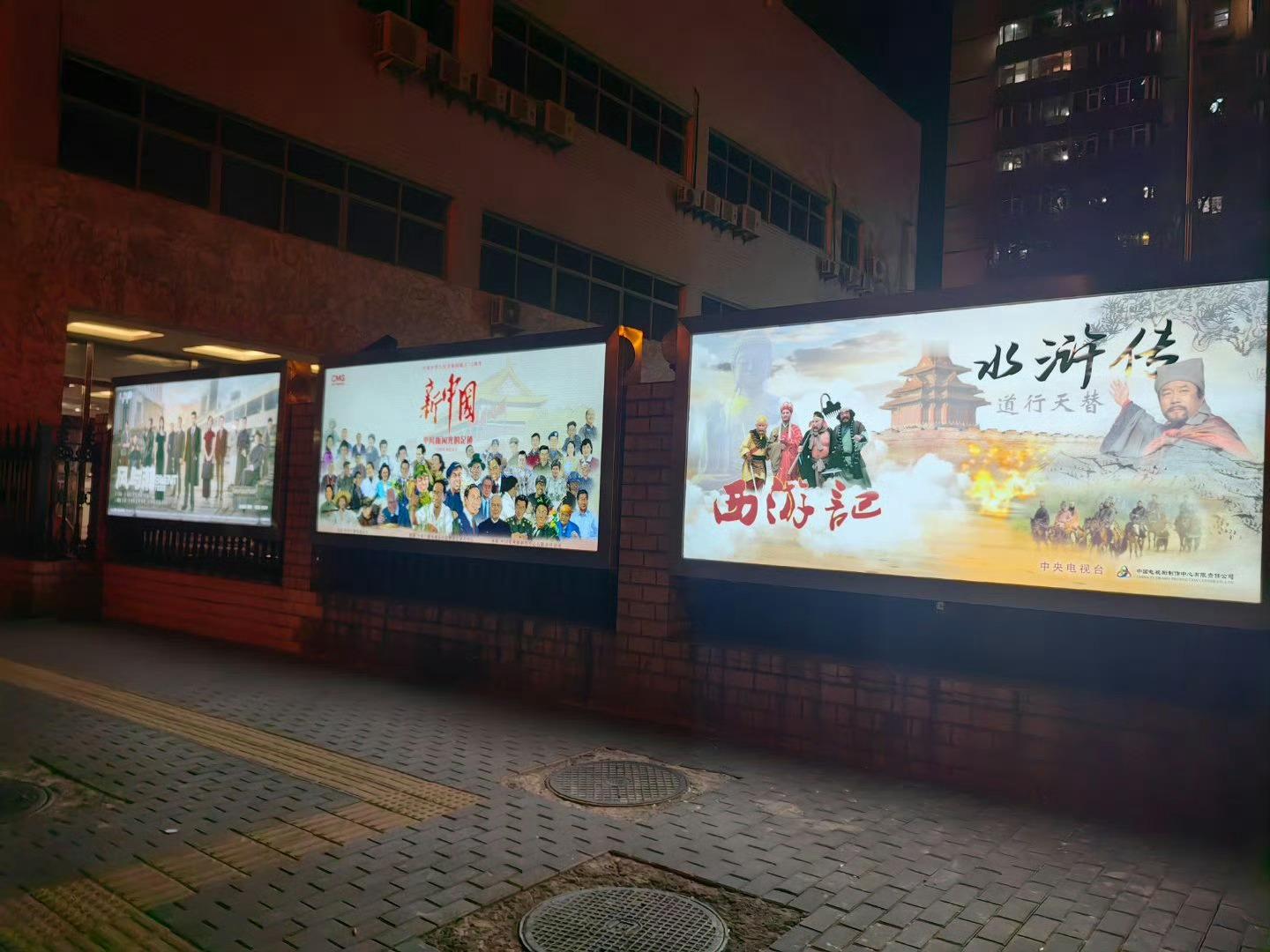 每次看到这组海报都为任嘉伦骄傲，虽然风与潮几乎0宣发，但重视程度已经是最高规格待