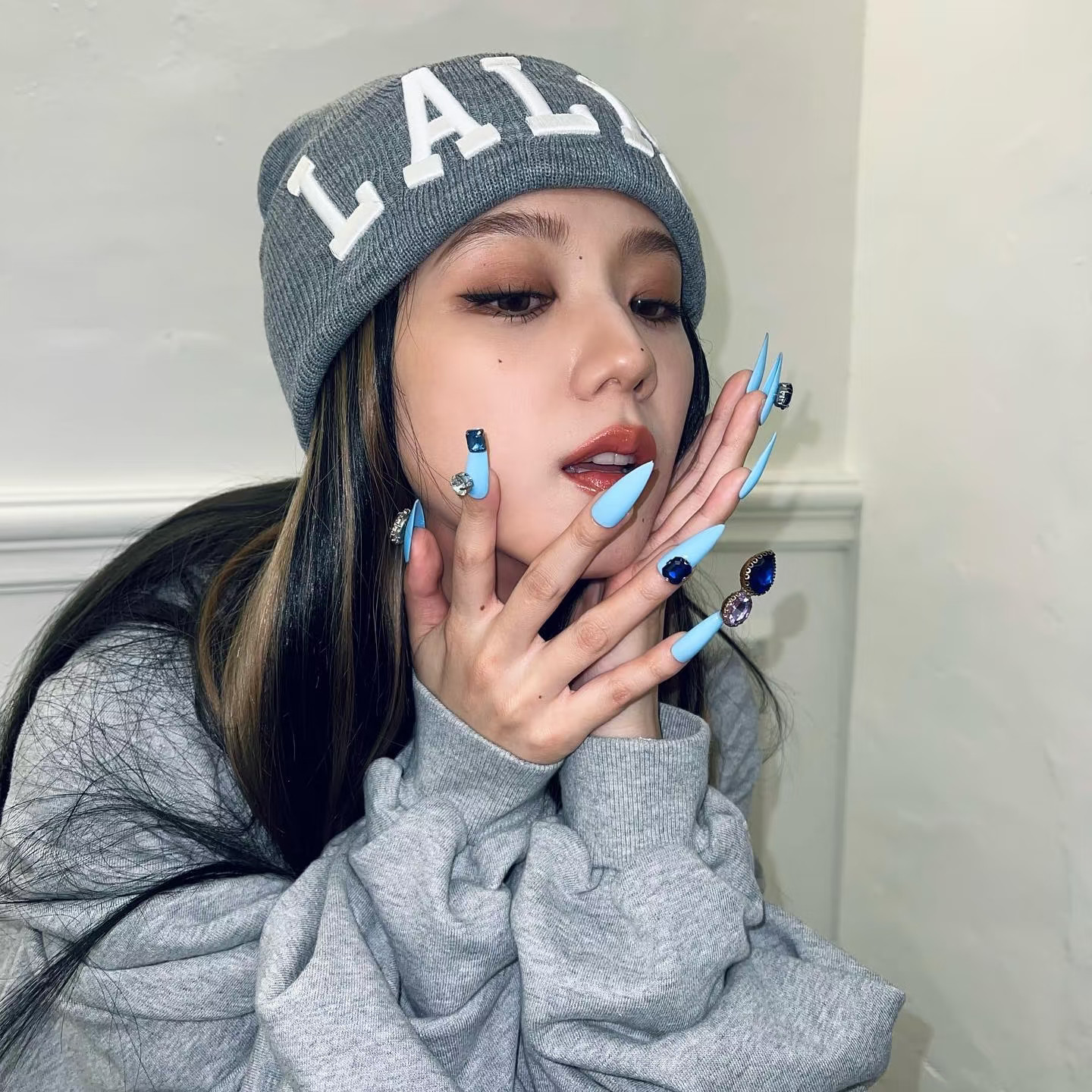 金智秀头像之美甲篇💅🏻看似展示美甲，实则展示名品美貌