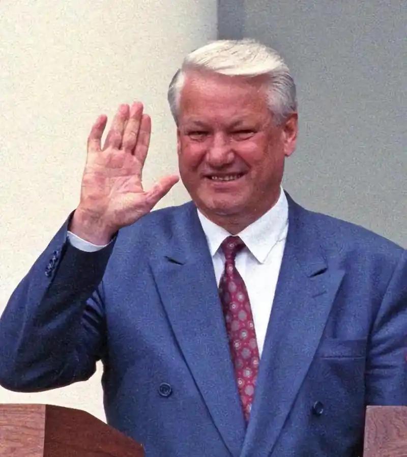 苏联为什么解体了，网上的各种说法都有，但其实真正的原因只有一个：既得利益者已经把