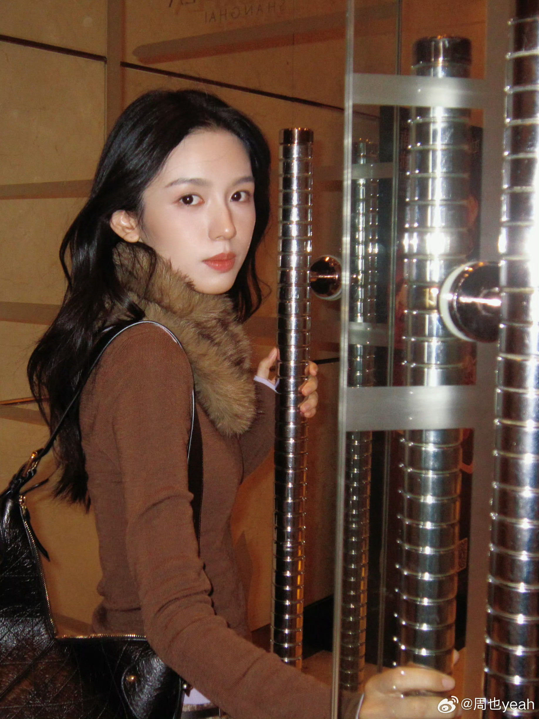 周也复古风～迷晕我了