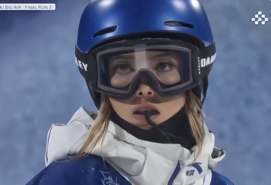 都别只盯着谷爱凌的银牌了，先看看她嘴里咬的那块东西！以前也以为是耍酷，保护