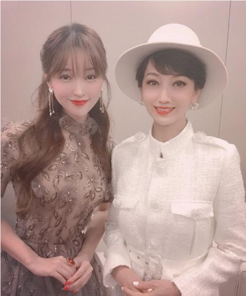 年已过半百的赵雅芝林志玲年轻的是面容，而四十有余的金莎年轻的不仅仅是面容，还有她