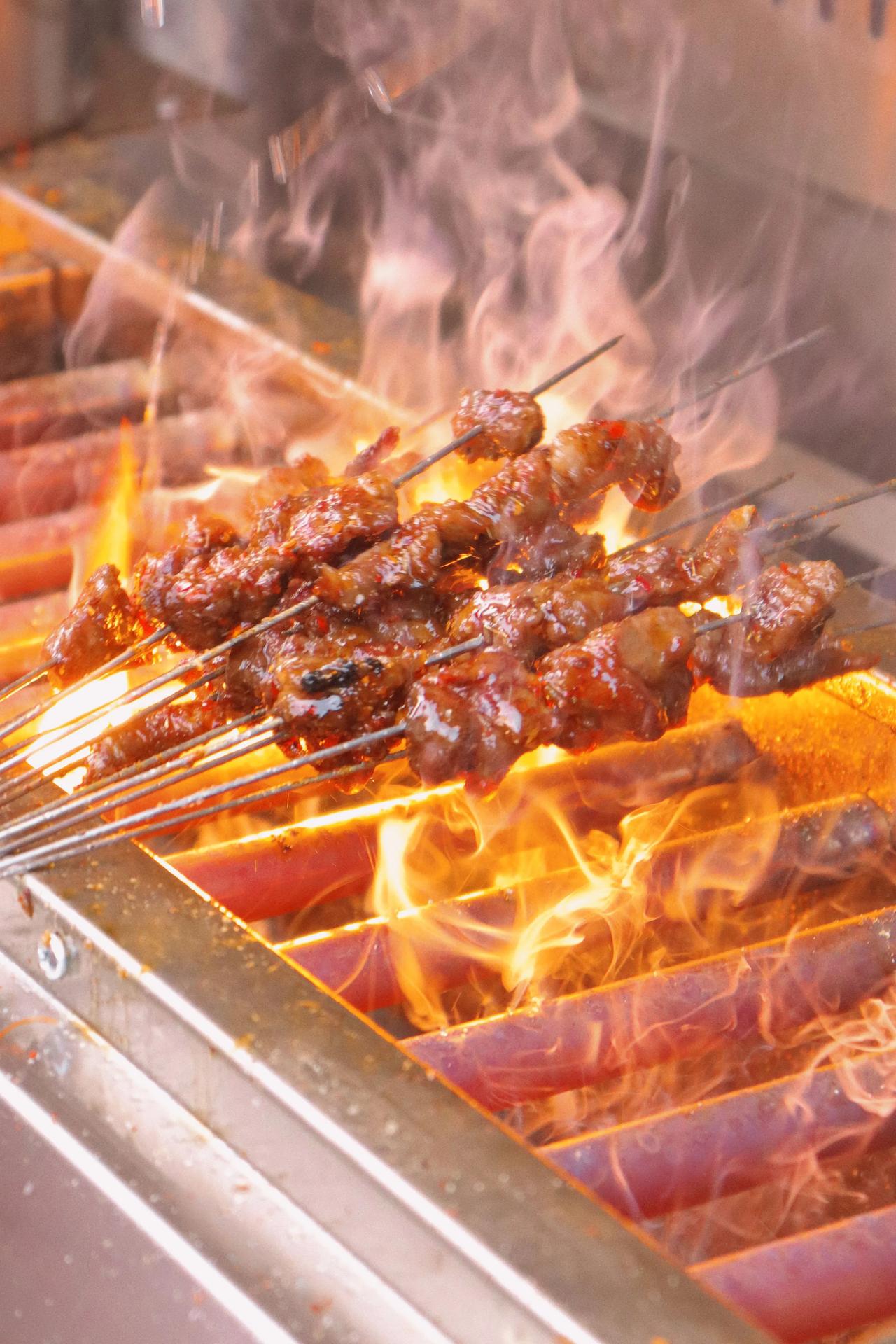 东北人去烧烤店这样点菜1素杂拌2麻辣烫3羊肉串4油边5菜卷6筋皮