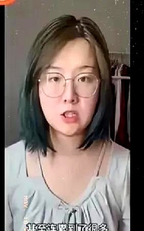 网红小明和他老婆的离婚闹剧，迅速在网上发酵。四十多万分手费，五只猫的归属，成