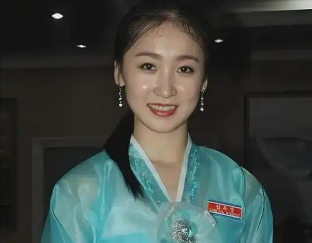 朝鲜姑娘远嫁中国, 分娩后回家探亲, 直言: 幸好我女儿是中国籍