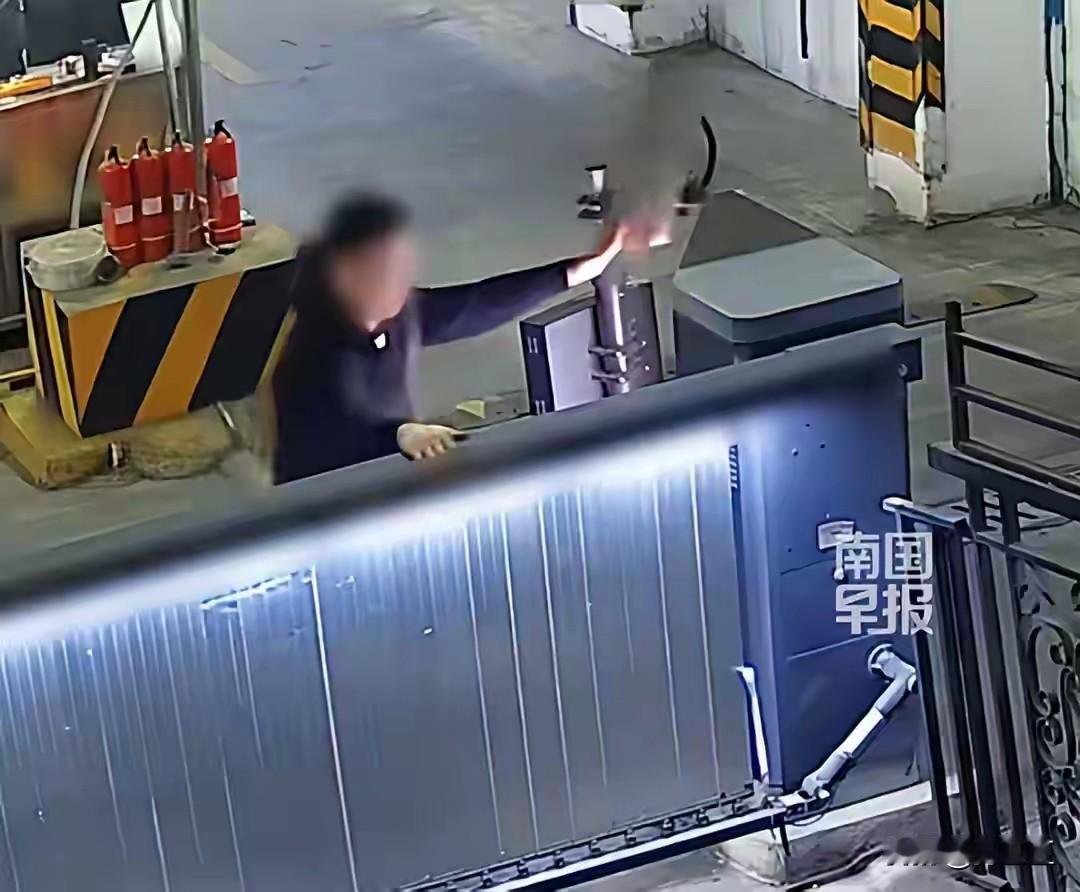 好厉害，好霸道！九派新闻报道，南宁市一小区业主长期占用他人车位，屡教不改，影响