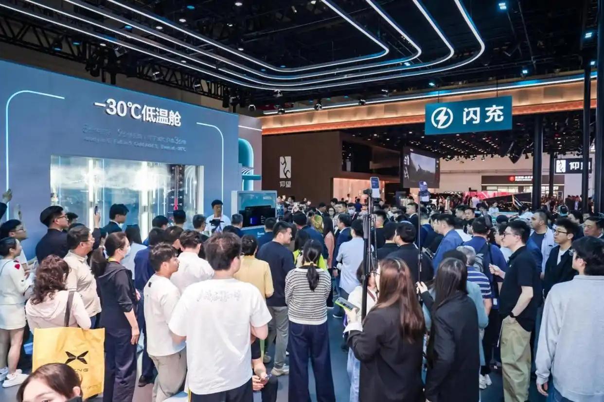 2000万国产超跑秒罄！比亚迪包馆爆火，北京车展直接封神2026北京车展最