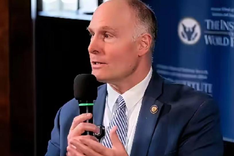 美议员要求特朗普允许售华H200芯片做出详细说明！12月13日，路透社报道: