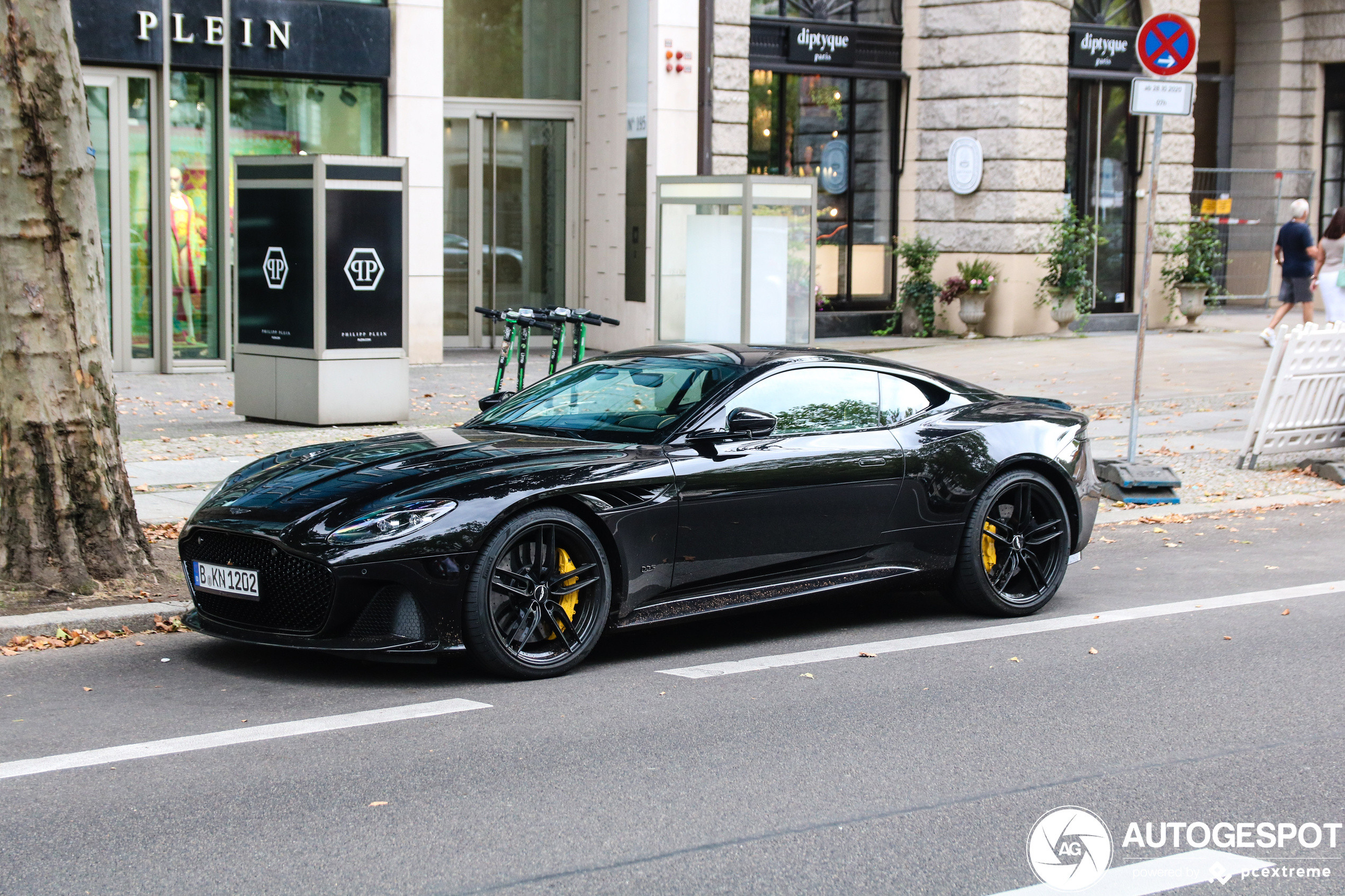 AstonMartinDBS