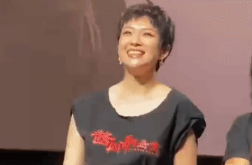章子怡的争强好胜是骨子里的，一件关于电影的普通T恤到了她手里，都要被她各种折腾，