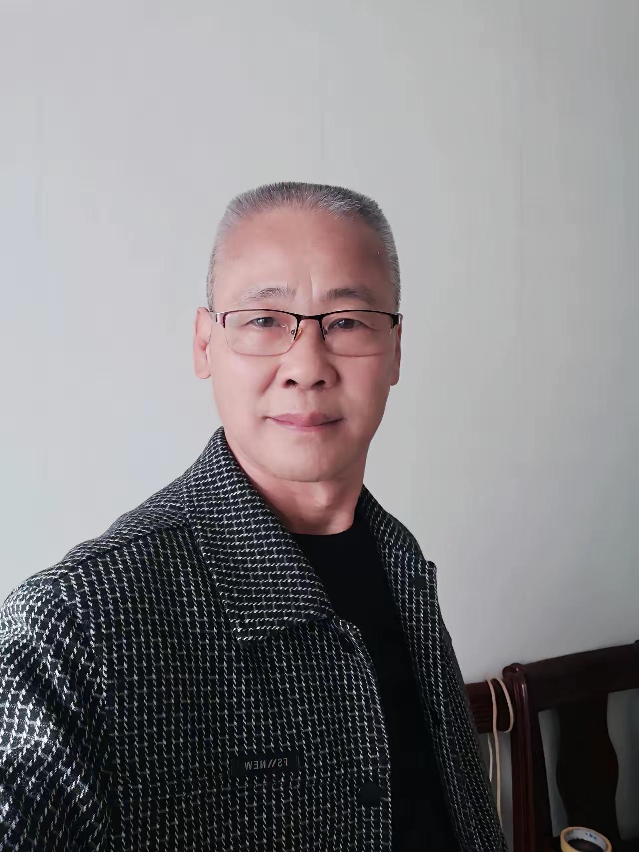 可怜的60后，一个人做饭一个人吃，住着小二居室，单身生活过了几十年，拿着一千多不