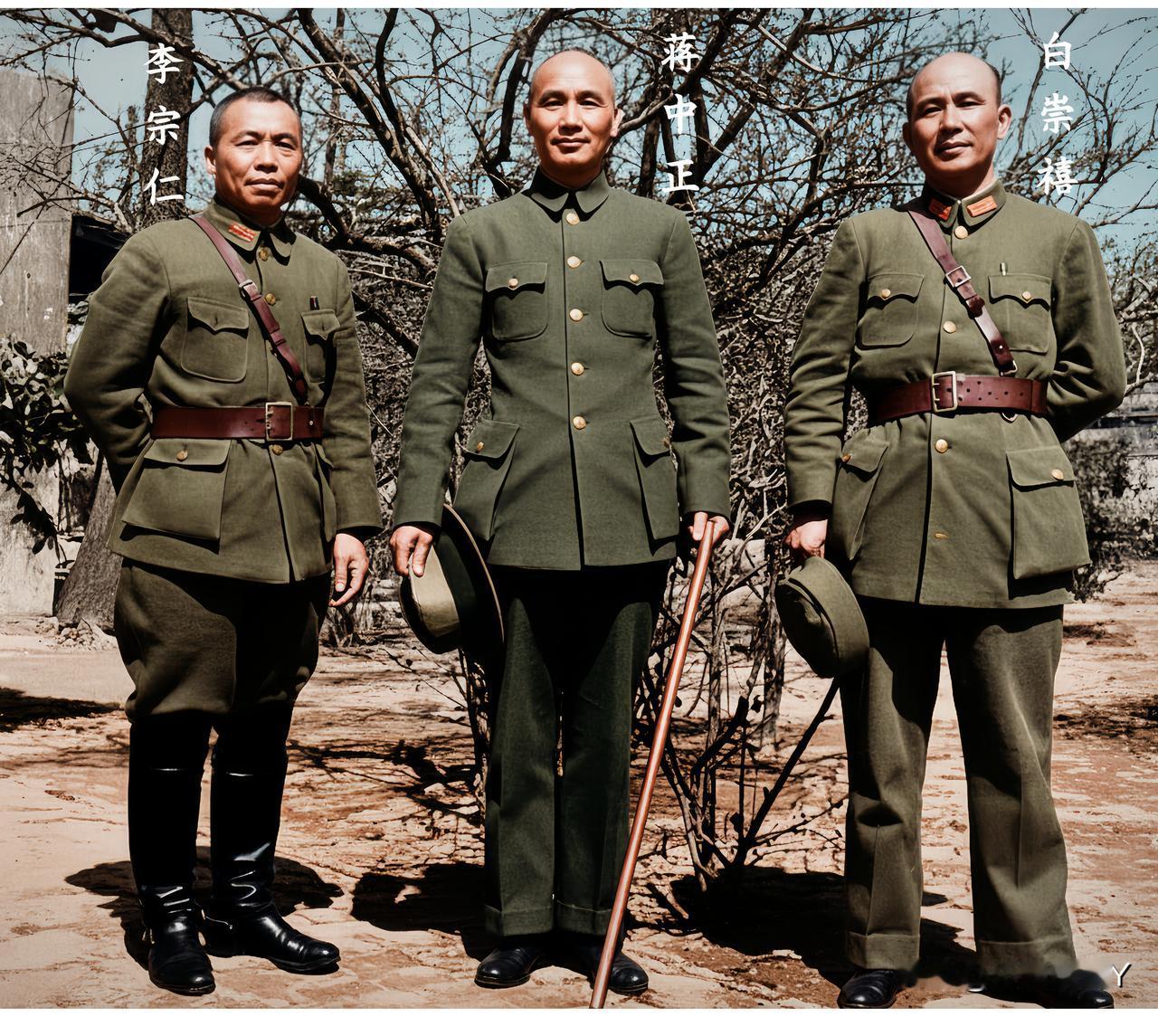 这是1938年蒋中正到徐州视察时与李宗仁和白崇禧留下的一张合影，这而非演戏，也并