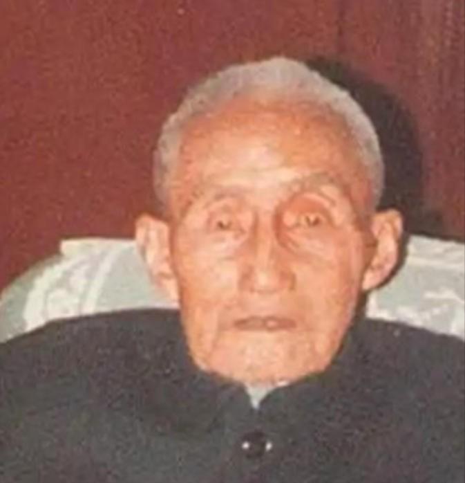 1949年，原79军军长被俘虏后想要自尽，想到自己20岁的漂亮老婆，一脸麻子，身