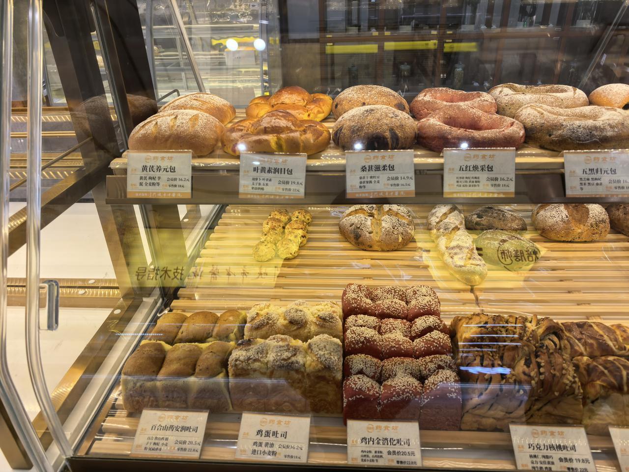 越会存钱的人，越懂得戒掉这4个坏习惯很多人一辈子忙忙碌碌，工资涨了又涨，口