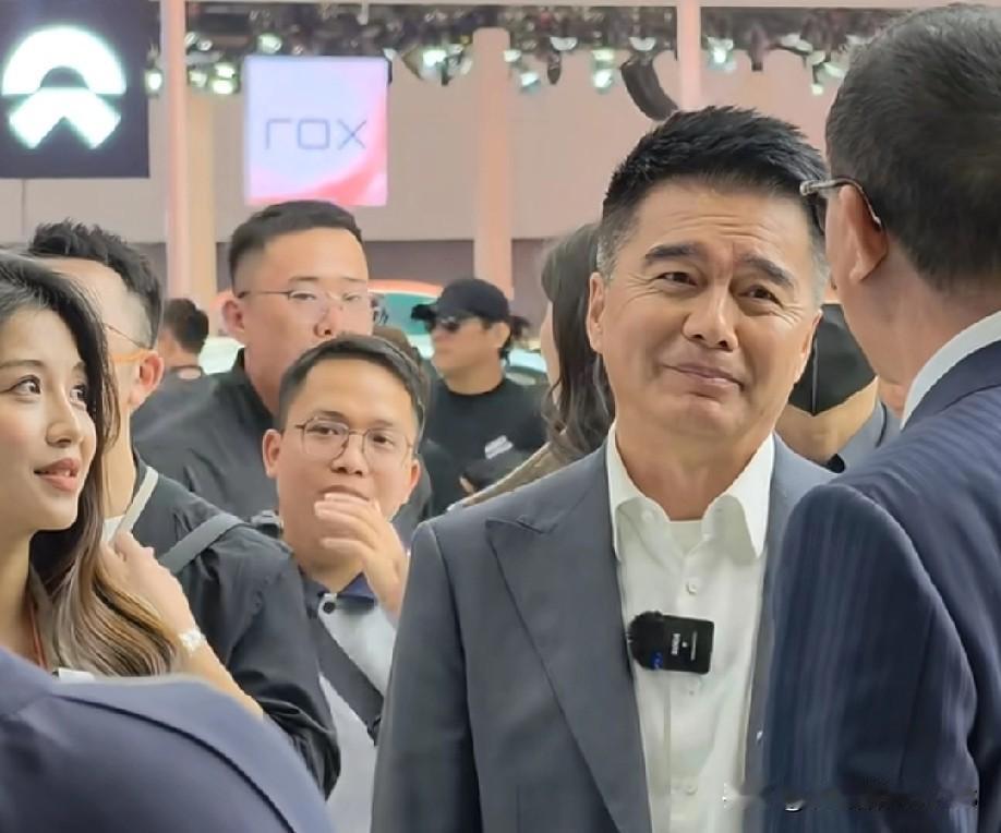 祁厅长这魅力真是无敌了！皱纹都长成加分项了，年轻时没get到的帅，反而在叔