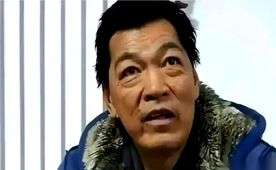 “大傻”哥走了十五年，他俩儿子，一个在泰国夜市的烟火气里颠大勺，一个在香港中环的