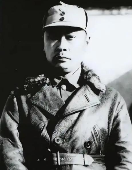 1941年的一天，陈毅与一个老先生下棋，谁知那位老先生拿起钉子，就把老将钉死在棋