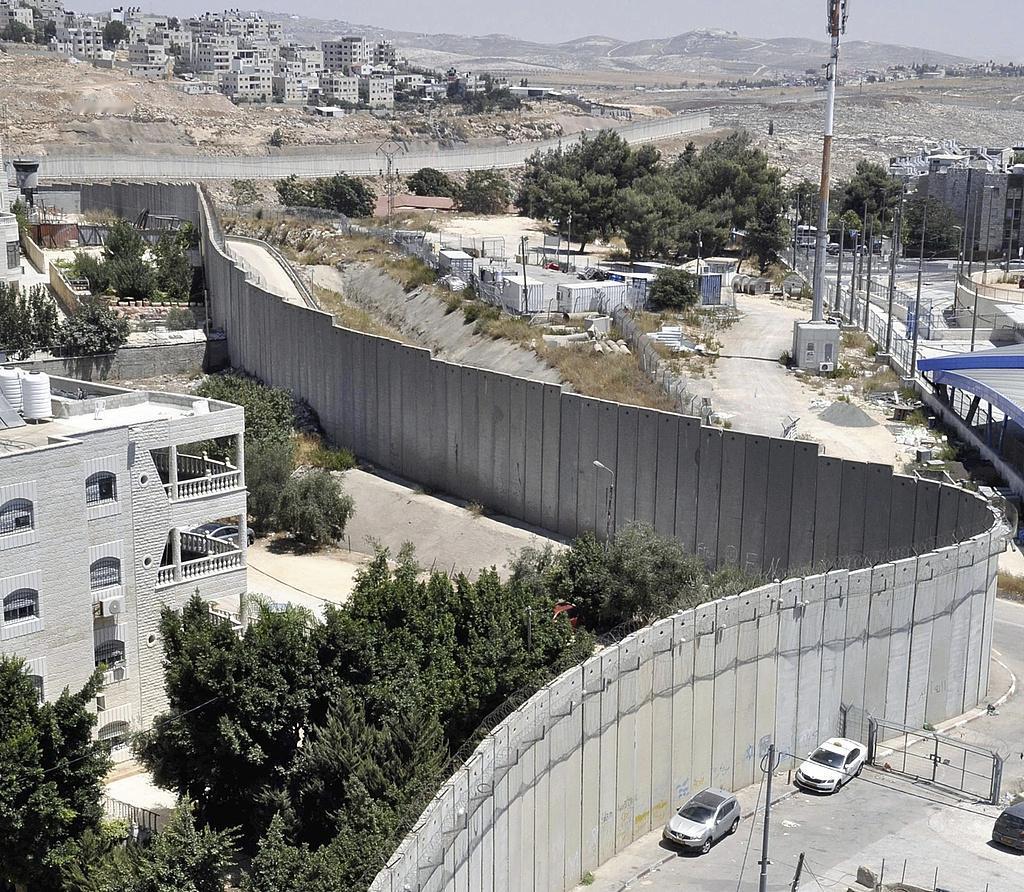 以色列媒体报道说，以色列正在修建“隔离墙”，难道意在占据约旦河谷？ 12月8
