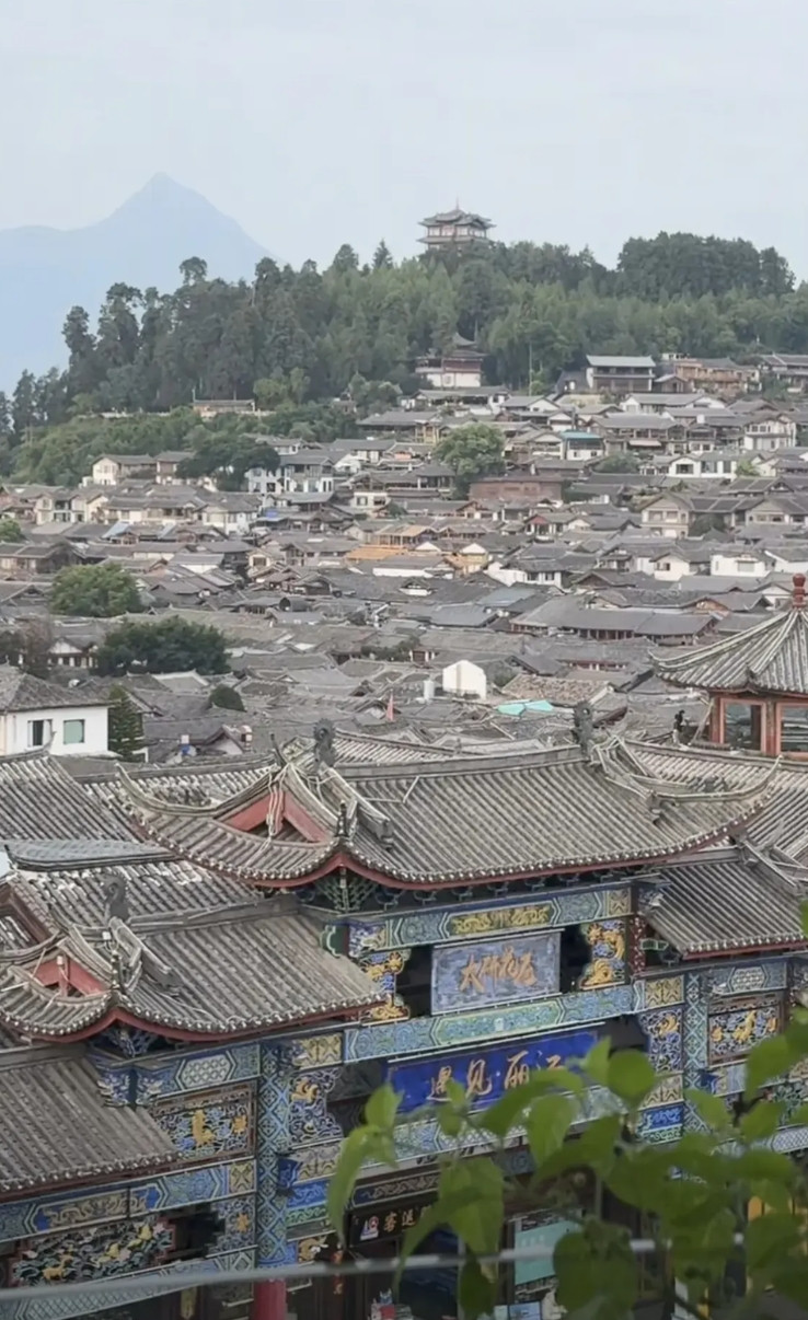 朋友是丽江古城开民宿的，他是真心不希望丽江古城收什么50元维护费，虽然维护费一年