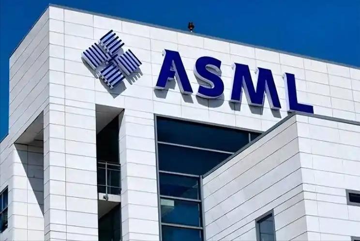ASML急着劝美国收手，再禁下去，西方芯片饭碗恐怕真要保不住了。谁能想到，