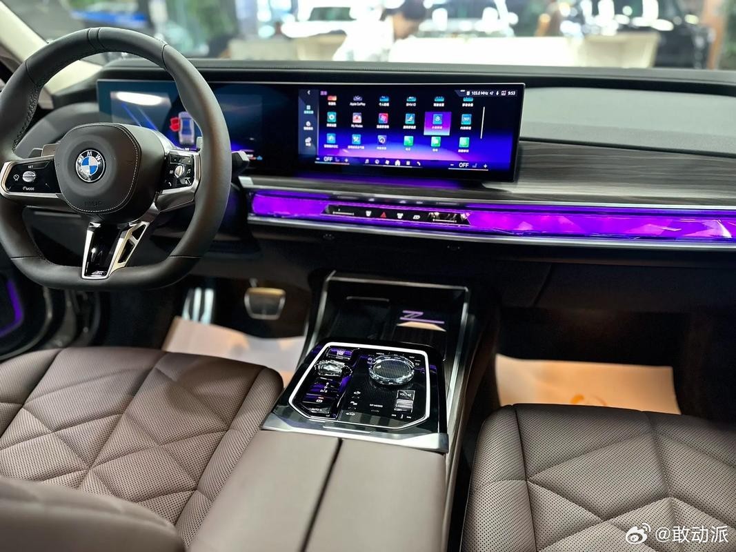 中期改款宝马7系预告图与路试谍照曝光，升级思路“外稳内变”。前脸微调保留大尺寸双