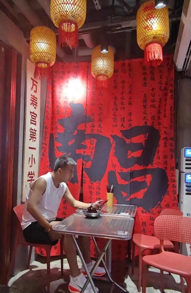 旅途摄影无数张，我比较满意的一张。昨天晚上拍摄于南昌万寿宫文化街区。#旅游##