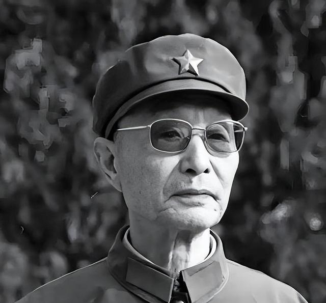 1975年，张爱萍将军落难，妻子李又兰走投无路，跑到医院求粟裕大将出面保人。粟裕