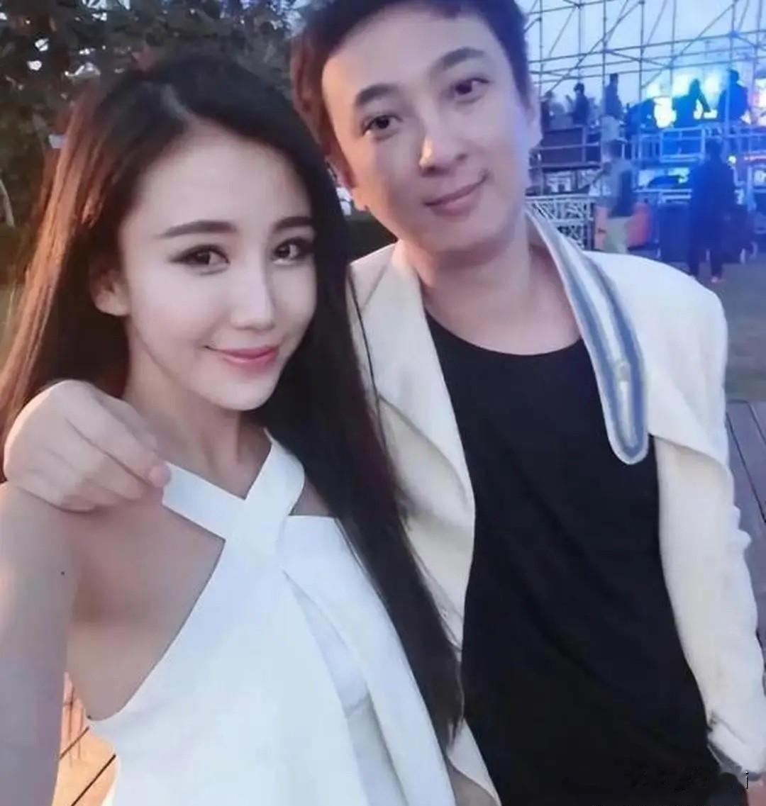王思聪追女生的路子，其实就仨字：砸钱呗。据跟他处过的女生爆料，套路流水线一