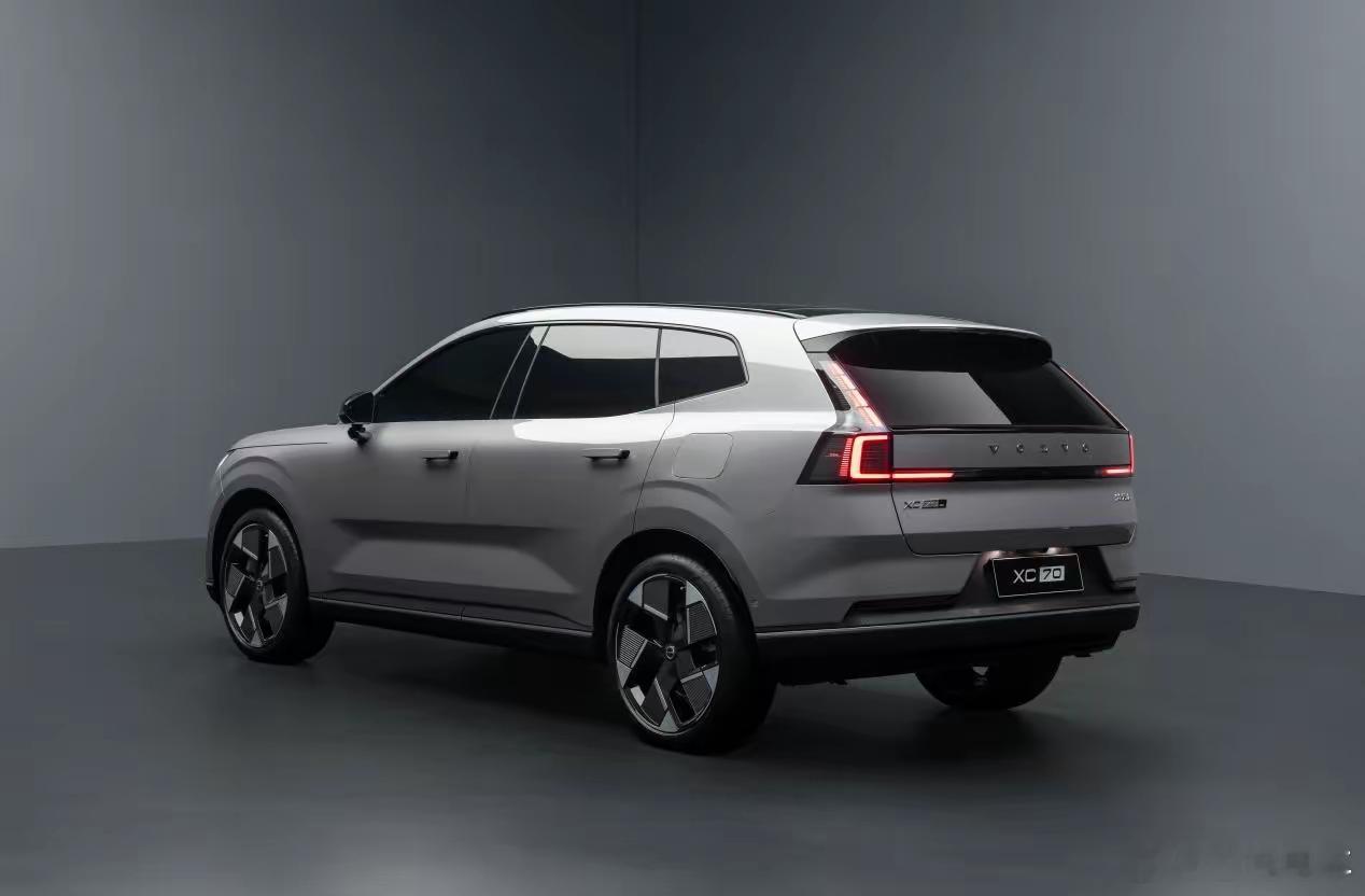 沃尔沃全新XC70以颠覆性姿态重塑豪华混动SUV标杆。基于SMA超级混动架构打造