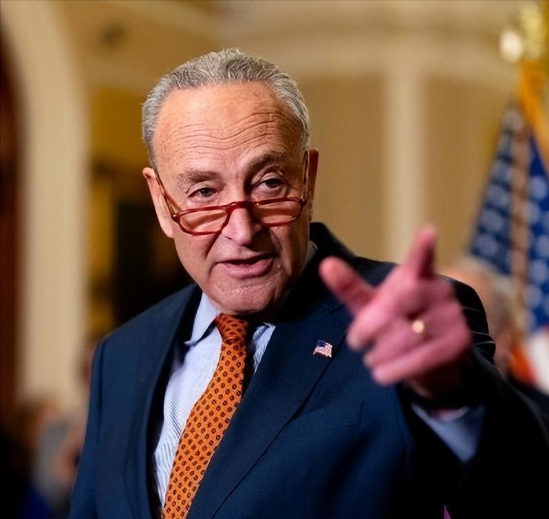 美国民主党参议院领袖舒默今天发文说：“中东的混乱局面完全是唐纳德·特朗普的责任。