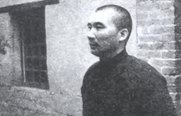 1948年，一代抗日名将王耀武，在山东被我军俘虏，当我军搜他家时，发现他住着一个