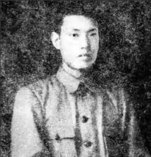 1929年，地下党员丁惟尊叛变，还要带着敌人去火车站抓人，他的妻子知道后，连忙说
