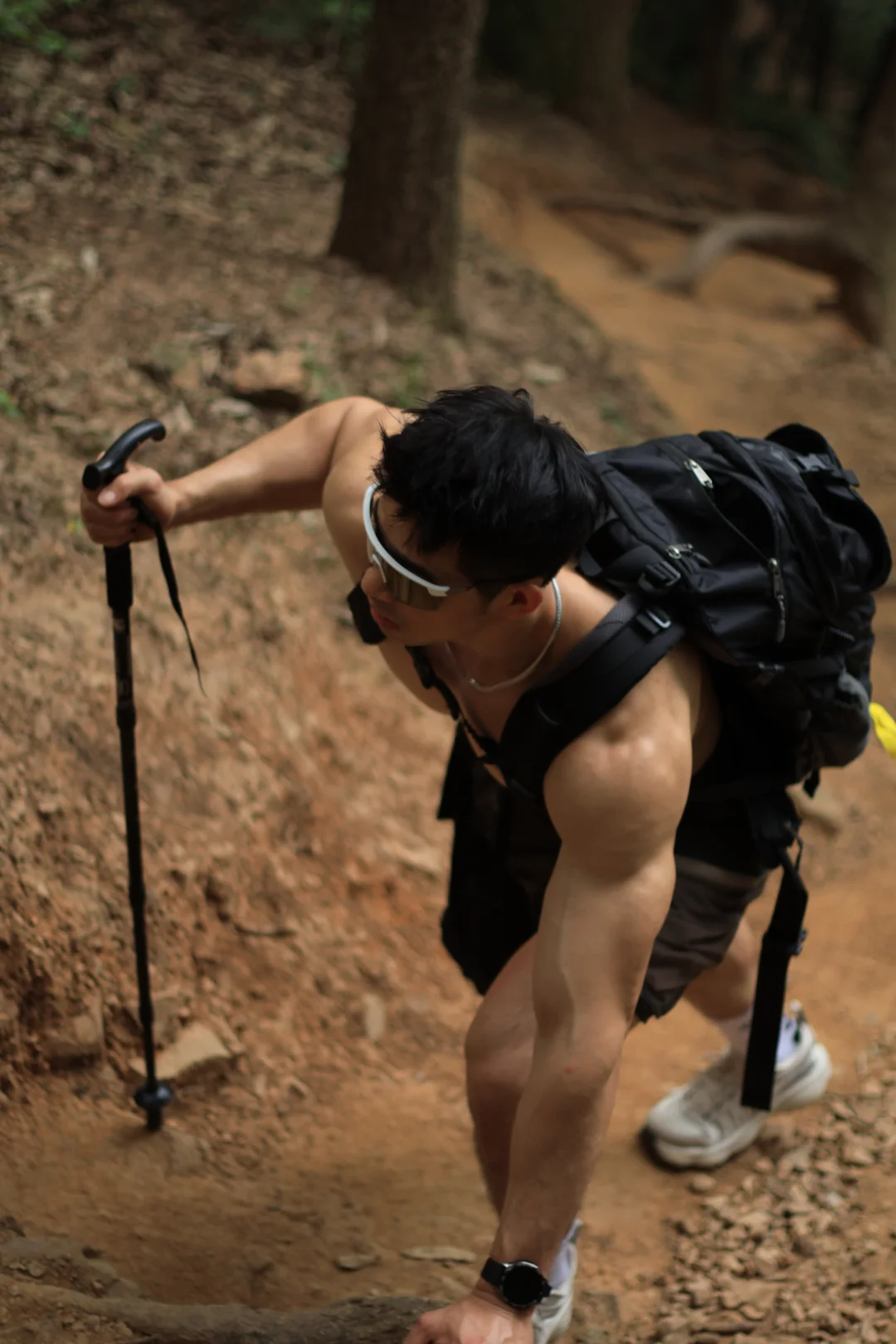 与其在工位上发霉，不如在山林里野蛮生长。