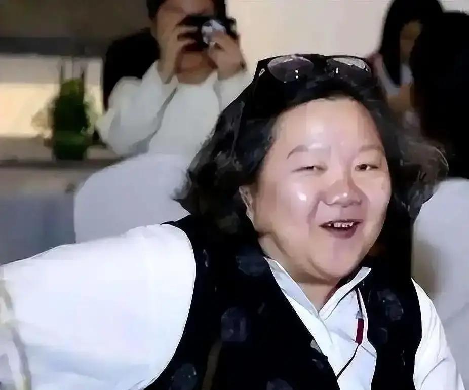 停止无效社交。你挤不进那个圈子，从来不是因为缺一杯咖啡。省下三个月工资，买