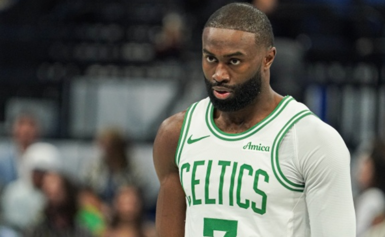 100-102惜败76人！布朗赛后崩溃：我让队友失望了，塔图姆伤停后单核压力已到极限