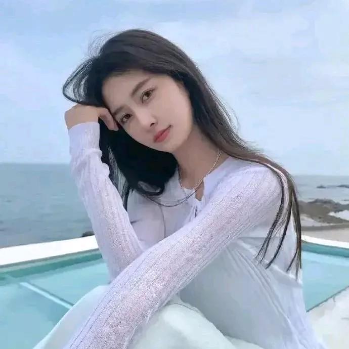 海边慵懒时光，温柔少女心海边游玩风海边元气少女海边治愈系生活海边活力少女