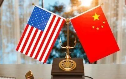 眼下，全世界都在看中美谁先撑不住。现在是中国有货卖不出，急着赚钱，美国是有钱买不