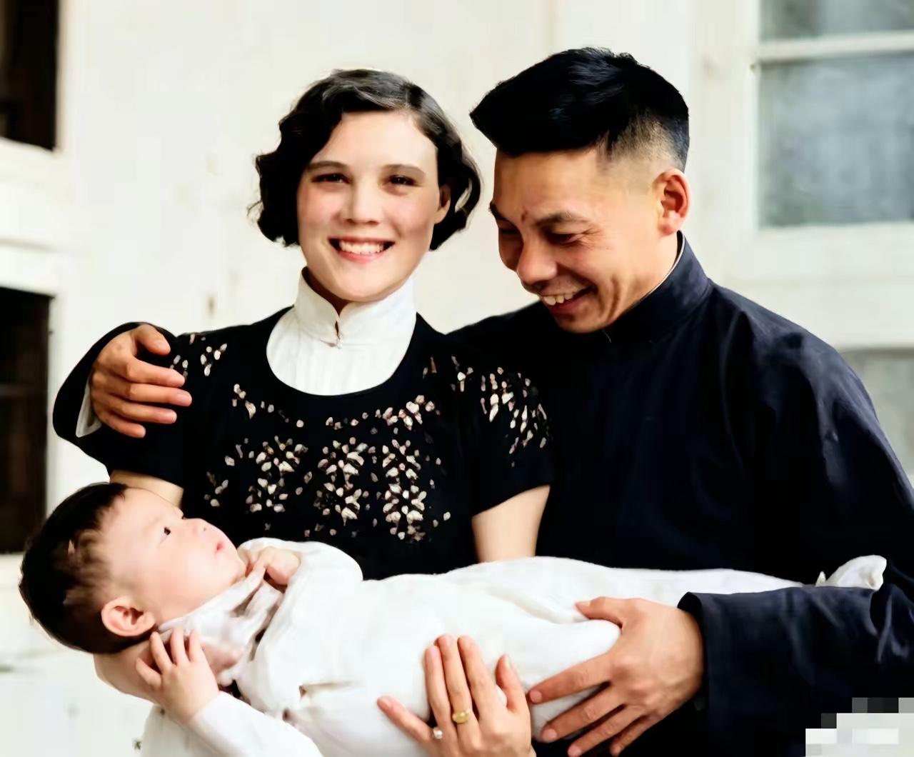 1935年12月14日，蒋经国到苏联深造时期，认识了苏联女孩芬娜，芬娜多方面帮助